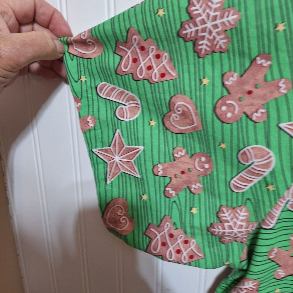 UA‎ Scrubs Womens 4X Gingerbread Gecko Scrub Top Green V Neck Medical Holiday - Picture 7 of 10